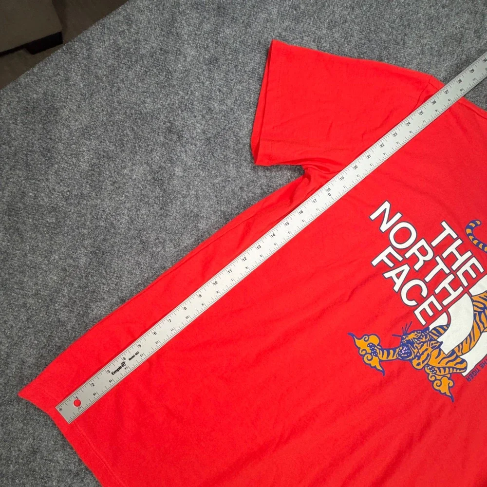NEW The North Face Mens Year of the Tiger Tee Horizon Red Medium NF0A8-9GV33 612